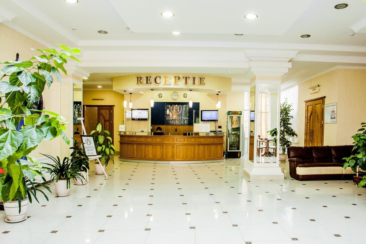 Institutul Muncii Hotel Chisináu Exterior foto