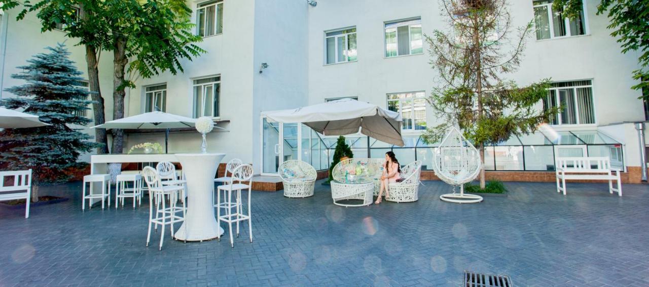 Institutul Muncii Hotel Chisináu Exterior foto